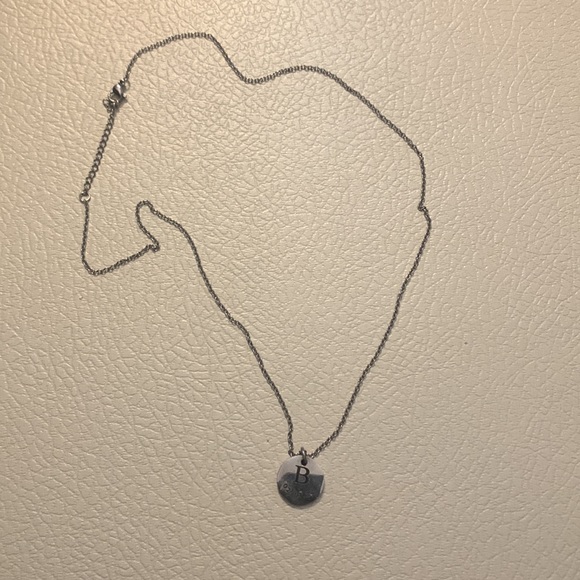 Minimalistic initial B necklace - Picture 2 of 2